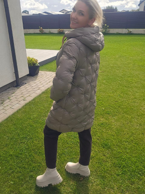 Itališka pūkinė striukė su kapišonu – kapučino